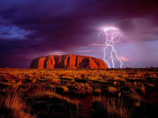 uluru-lighting